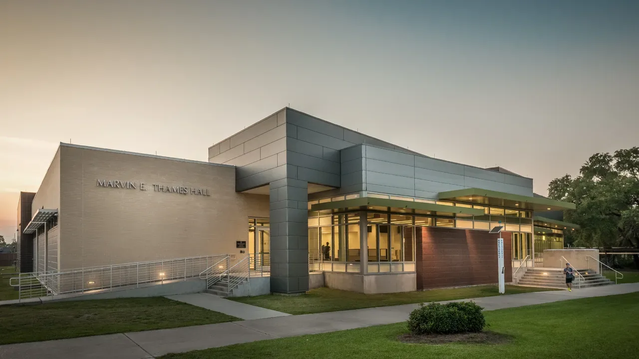 Marvin B. Thames Hall, Resource Learning Center, Lamar building construction (interior)