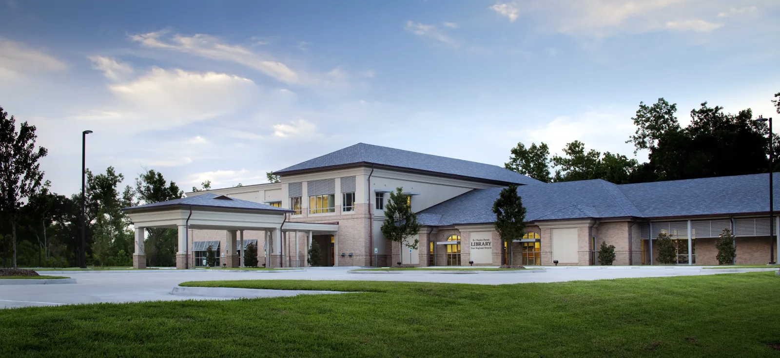 St. Charles Parish East Regional Library, Lamar building construction